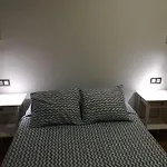 Cosy Apartment , City Centre , Parking .