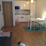 Cosy Apartment , City Centre , Parking .