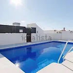 Cosy Apartment , City Centre , Parking .
