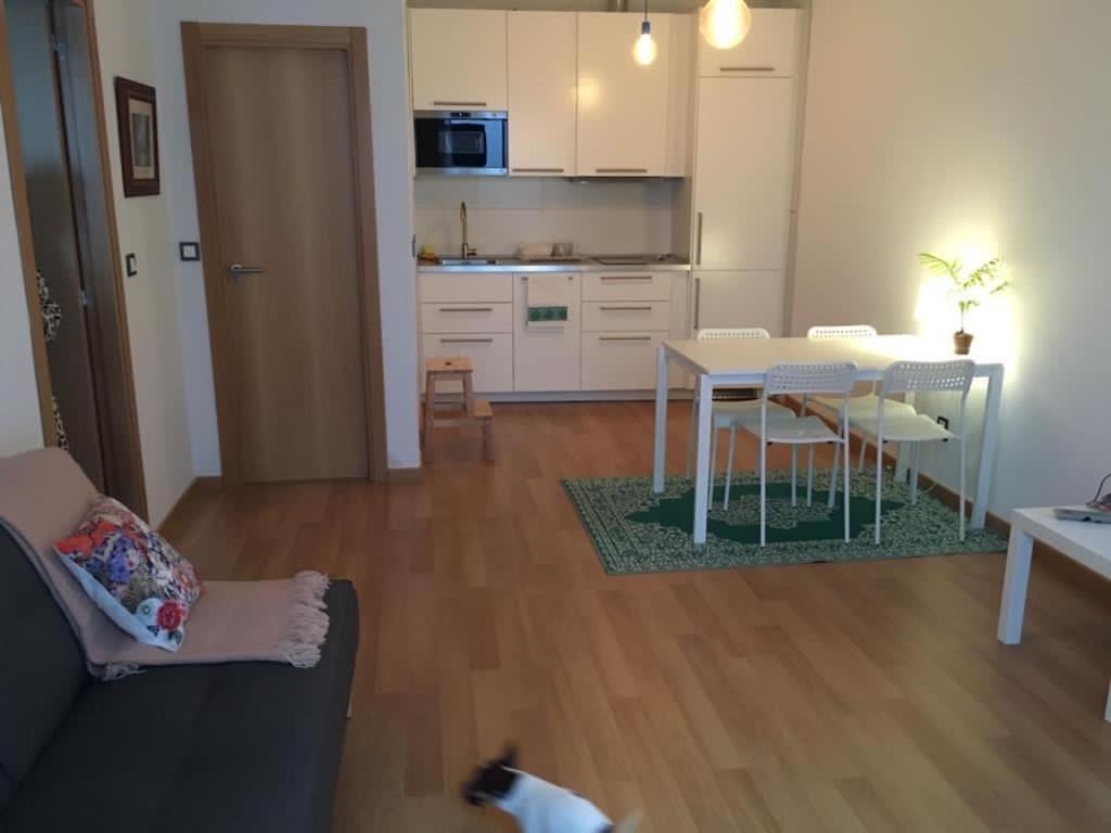 Cosy , City Centre , Parking . Apartment *